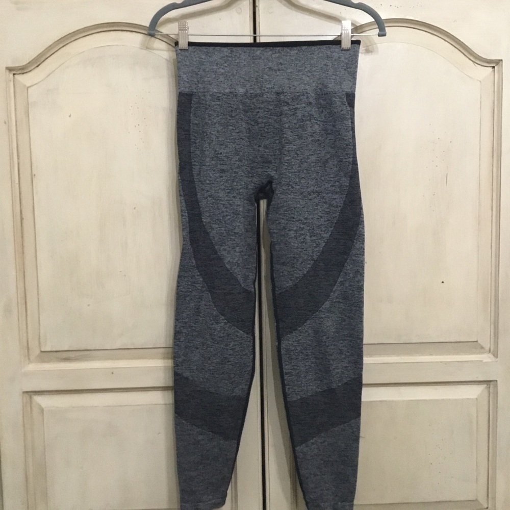Victoria’s Secret Pink Women’s Gray Seamless High Waist Leggings Size M